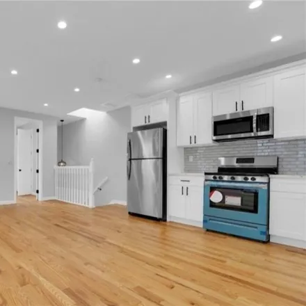 Image 3 - 1434 East 98th Street, New York, NY 11236, USA - Townhouse for rent