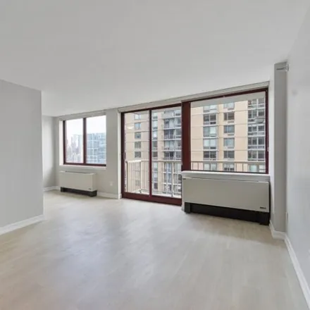 Image 5 - Citylights At Queens Landing, 4-74 48th Avenue, New York, NY 11109, USA - House for rent