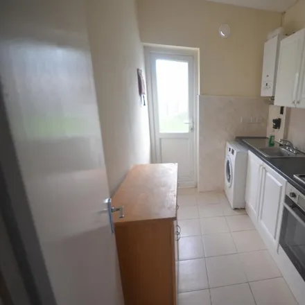 Rent this 3 bed townhouse on 138 Chingford Road in London, E17 4PW