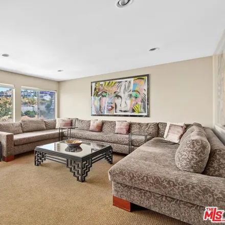 Image 8 - 1617 Viewmont Drive, Los Angeles, CA 90069, USA - House for sale