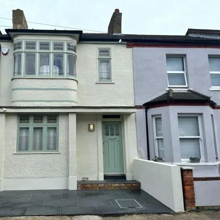 Buy this 2 bed duplex on West Street in Leigh on Sea, SS9 1AW