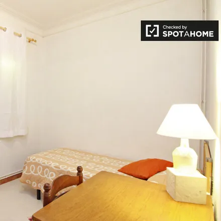 Rent this 3 bed room on Carrer de Còrsega in 562, 08037 Barcelona