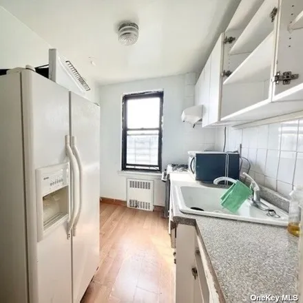 Image 6 - 112-24 Northern Boulevard, New York, NY 11368, USA - Apartment for sale