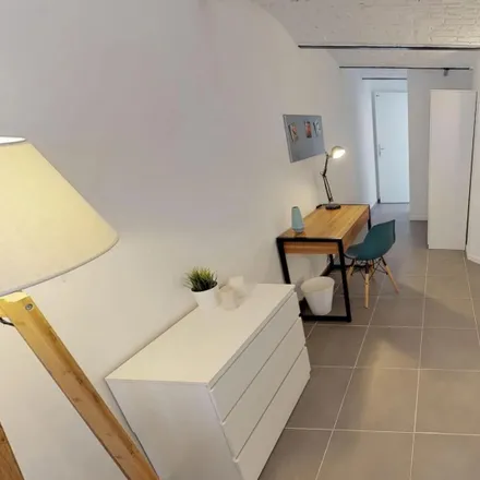 Rent this 5 bed room on 69 Rue de Wazemmes in 59046 Lille, France