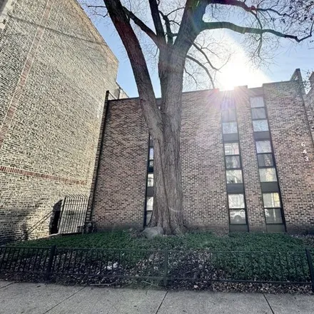 Buy this 2 bed condo on 643 West Barry Avenue in Chicago, IL 60657