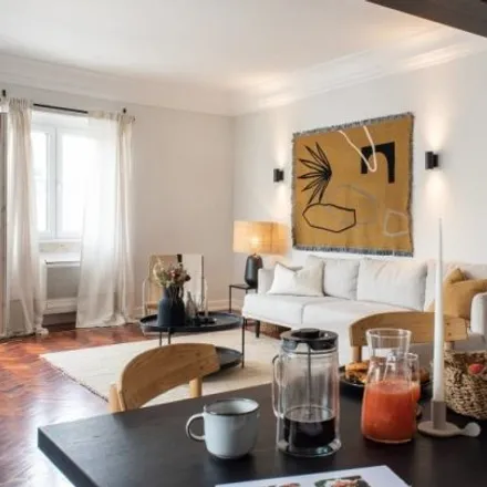 Rent this 3 bed room on Instanta in Avenida Fontes Pereira de Melo 15-D, 1050-115 Lisbon