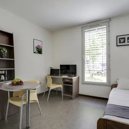 Image 4 - Le Patio, Rue Artaud, 69004 Lyon, France - Apartment for rent