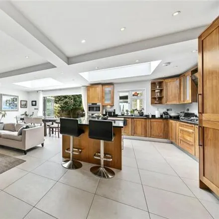 Image 2 - 50 Old Deer Park Gardens, London, TW9 2TL, United Kingdom - House for sale