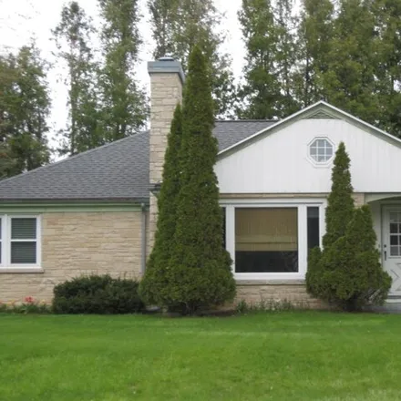 Buy this 3 bed house on 461 East Green Bay Street in Bonduel, Hartland