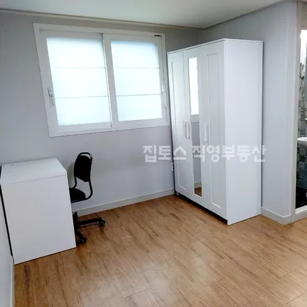 Rent this studio apartment on 서울특별시 관악구 봉천동 886-31