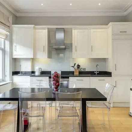 Rent this 1 bed apartment on 14 Cresswell Gardens in London, SW5 0BQ
