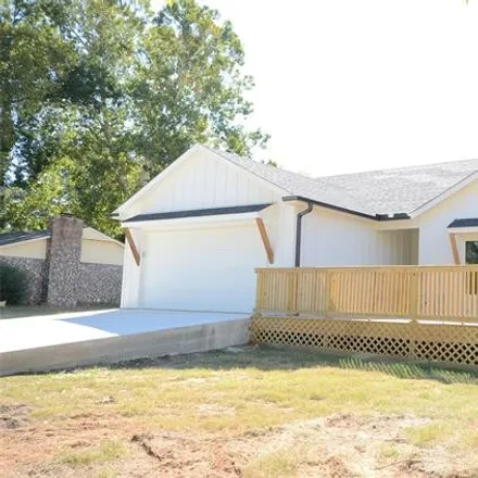 Buy this 3 bed house on 406 East 6th Avenue in Bristow, OK 74010