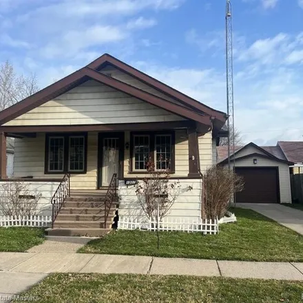 Buy this 2 bed house on 1319 Howard Street in Port Huron, MI 48060
