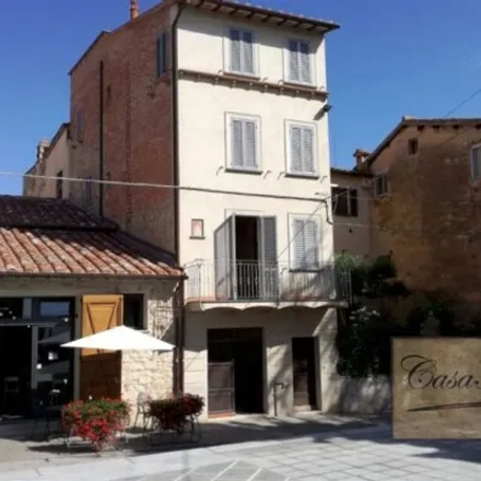 Buy this 3 bed townhouse on Centro di salute "Trasimeno Sud Ovest" sede di Castiglione del Lago in Via Giosuè Carducci, 06061 Castiglione del Lago PG