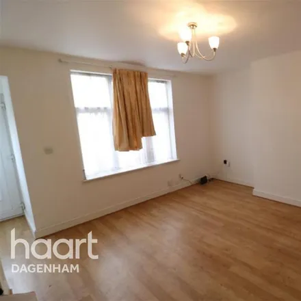 Image 3 - Rugby Gardens, London, RM9 4BA, United Kingdom - House for rent