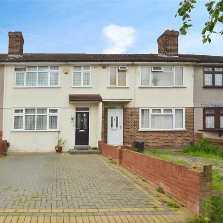 Rent this 3 bed townhouse on Northwood Avenue in London, RM12 4PU