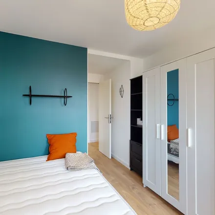 Rent this 1 bed apartment on Chambre des métiers et de l'artisanat in 18B Boulevard Lascrosses, 31000 Toulouse