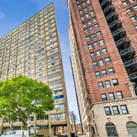 Image 3 - Promontory Apartments, 5530 South Shore Drive, Chicago, IL 60637, USA - House for sale