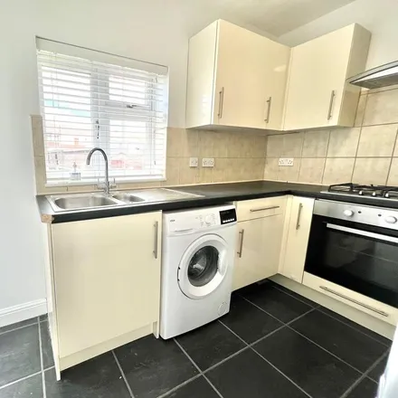 Image 4 - unnamed road, Strood, ME2 2HE, United Kingdom - Townhouse for rent