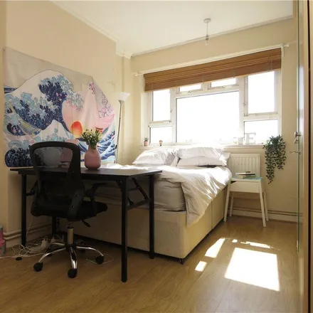 Image 3 - Penrose Grove, London, SE17 3DX, United Kingdom - Apartment for rent