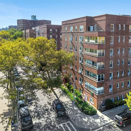 Image 2 - 63-60 102nd Street, New York, NY 11374, USA - Condo for sale