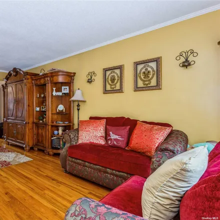 Image 3 - 30-20 80th Street, New York, NY 11370, USA - House for sale