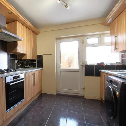Rent this 4 bed townhouse on Beavers 3G in Lichfield Road, London