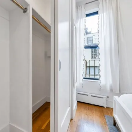 Image 5 - 225 West 10th Street, New York, NY 10014, USA - Condo for sale