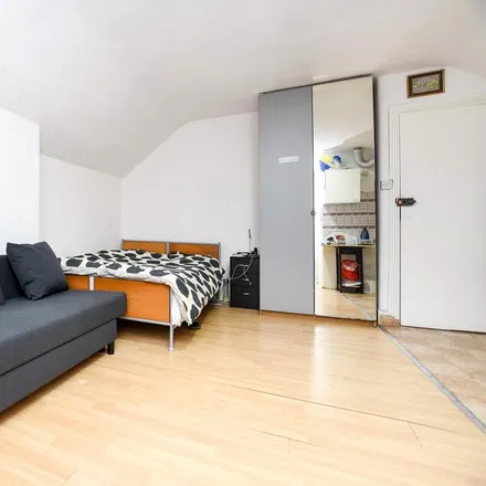 Rent this 1 bed apartment on Willesden Lane in Walm Lane, Willesden Green