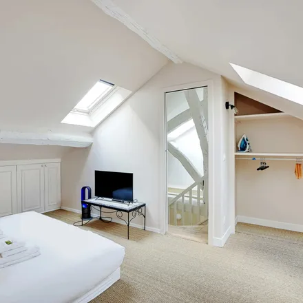 Image 3 - 6 Rue Victor Cousin, 75005 Paris, France - Apartment for rent