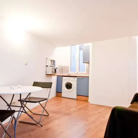 Rent this 2 bed apartment on Madrid in Calle de la Esgrima, 5