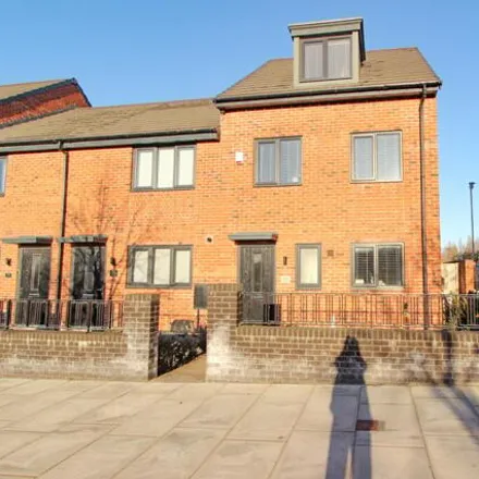 Buy this 3 bed townhouse on Woodfield Way in Loversall, DN4 8FF