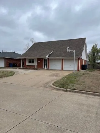 Image 2 - 734 West Briarcrest Drive, Midwest City, OK 73110, USA - House for sale