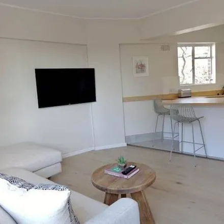 Rent this 1 bed apartment on Metropolitan Golf Course in Bay Road, Mouille Point