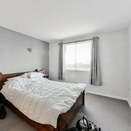 Rent this 2 bed apartment on The Co-operative Food in 167 New North Road, De Beauvoir Town