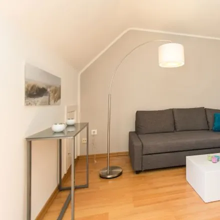 Rent this 2 bed apartment on Heidberg 15b in 22301 Hamburg, Germany