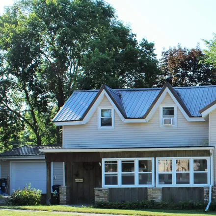 Buy this 3 bed house on 426 East Carroll Street in Portage, WI 53901