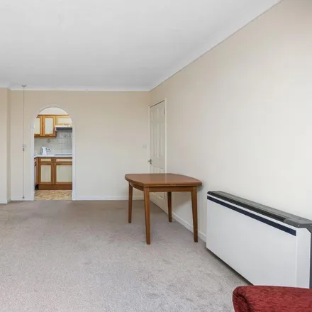 Image 3 - Rosemary Lane, Horley, RH6 9HG, United Kingdom - Apartment for rent