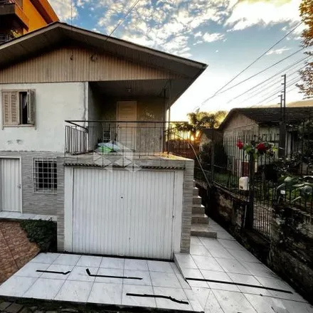 Buy this 3 bed house on MegaSom Comunicação Sonora in Rua Nossa Senhora Aparecida 973, Floresta