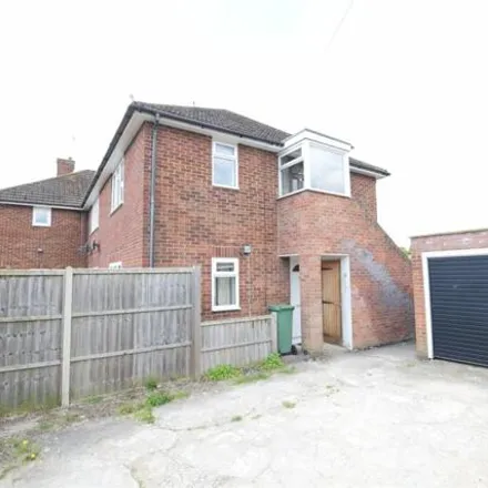 Rent this 2 bed room on 10 Chapel Lane in Farnborough, GU14 9BE