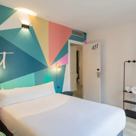 Rent this 3 bed room on Hotel Gaudí in Carrer de les Penedides, 08001 Barcelona