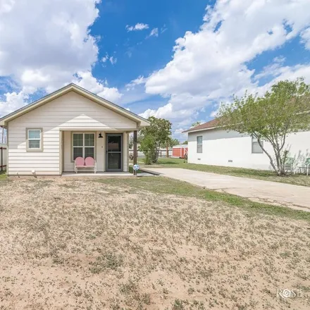 Buy this 1 bed house on 118 West 14th Street in San Angelo, TX 76903