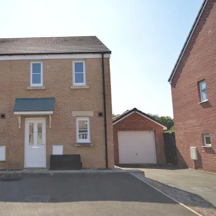 Rent this 2 bed house on Ffordd Cadfan in Bridgend, CF31 2DP