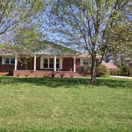 Rent this 3 bed house on 134 Stone Boulevard in Pineview Heights, Tullahoma