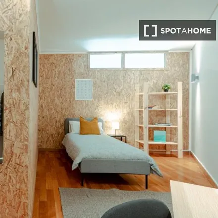 Rent this 6 bed room on Rua de Marques Marinho 4b in 4099-013 Porto, Portugal