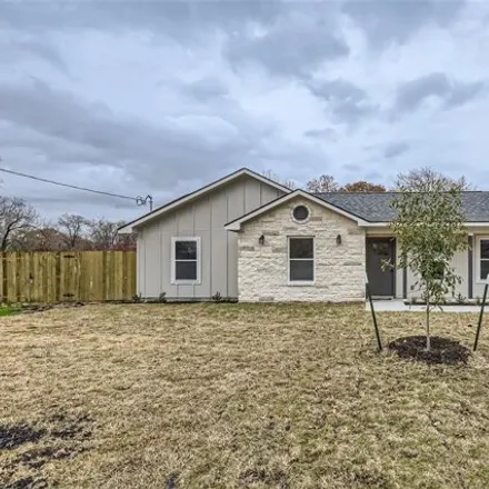 Buy this 3 bed house on 1301 Dove Lane in Lockhart, TX 78644