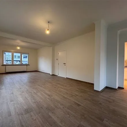 Rent this 3 bed apartment on Vijverstraat 17 in 9230 Wetteren, Belgium