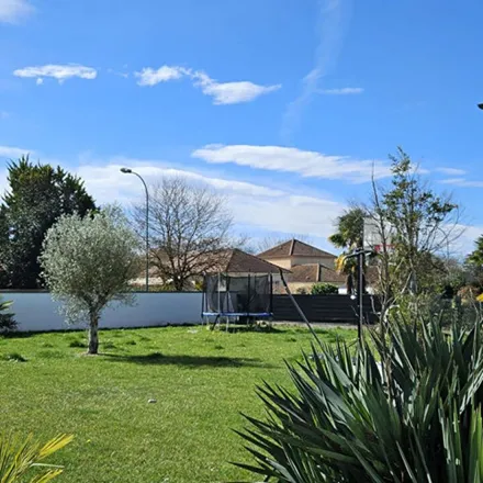 Rent this 6 bed apartment on Pont-Long in 64320 Idron, France