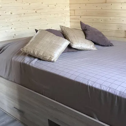 Rent this 2 bed house on 49170 Saint-Martin-du-Fouilloux