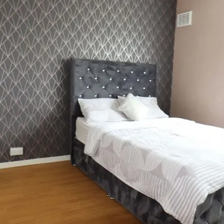 Rent this 1 bed apartment on South Drift Way in Luton, LU1 5PX